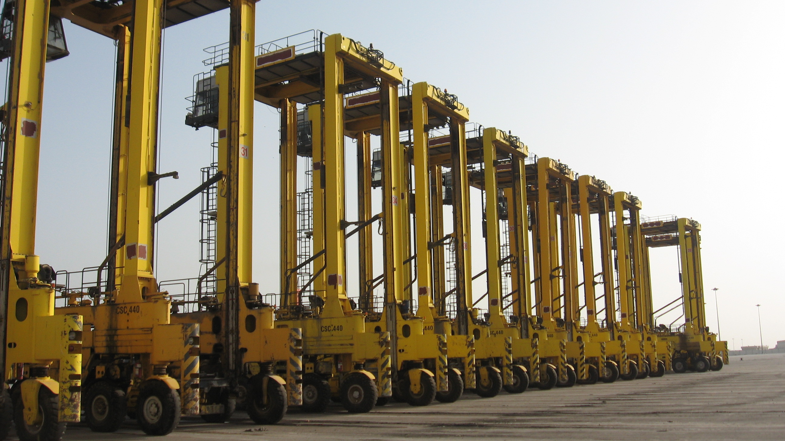 KALMAR Straddle carrier for sale